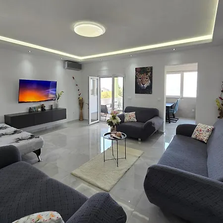 Lägenhet With Parking Space - 25063 *