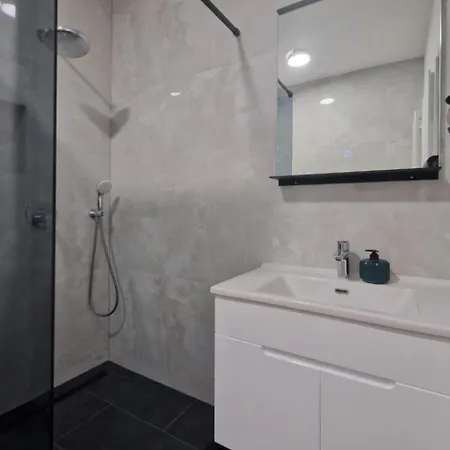 With Parking Space - 25063 Apartment Makarska