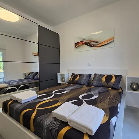 Apartment With Parking Space - 25063 Makarska