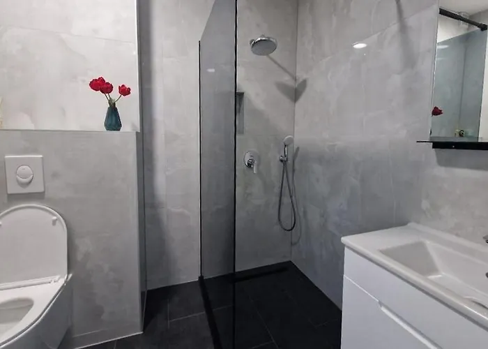 Lägenhet With Parking Space - 25063